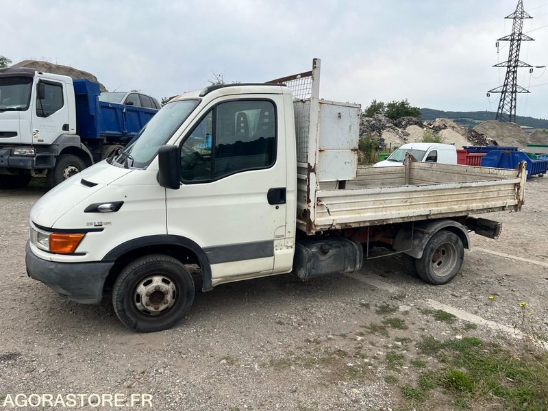 IVECO BENNE 35C12 - Όχημα με ανατρεπομενη καροτσα: φωτογραφία 2 IVECO BENNE 35C12 - Όχημα με ανατρεπομενη καροτσα: φωτογραφία 2