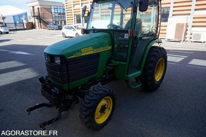 JOHN DEERE - Τρακτέρ: φωτογραφία 1 JOHN DEERE - Τρακτέρ: φωτογραφία 1