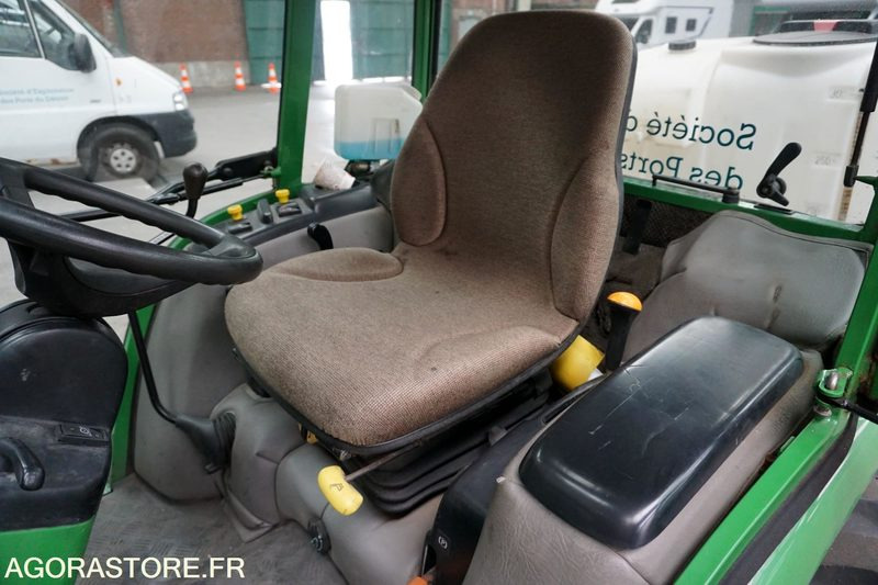 JOHN DEERE - Τρακτέρ: φωτογραφία 3 JOHN DEERE - Τρακτέρ: φωτογραφία 3
