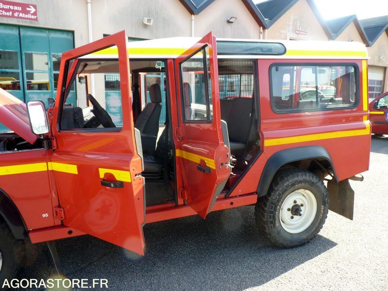 SUV Land Rover Defender Long: φωτογραφία 36 SUV Land Rover Defender Long: φωτογραφία 36