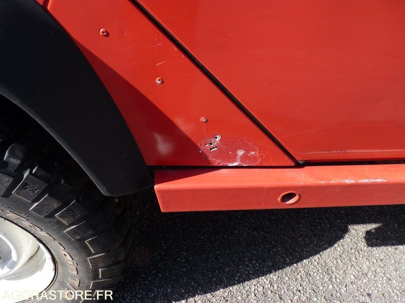 SUV Land Rover Defender Long: φωτογραφία 28 SUV Land Rover Defender Long: φωτογραφία 28