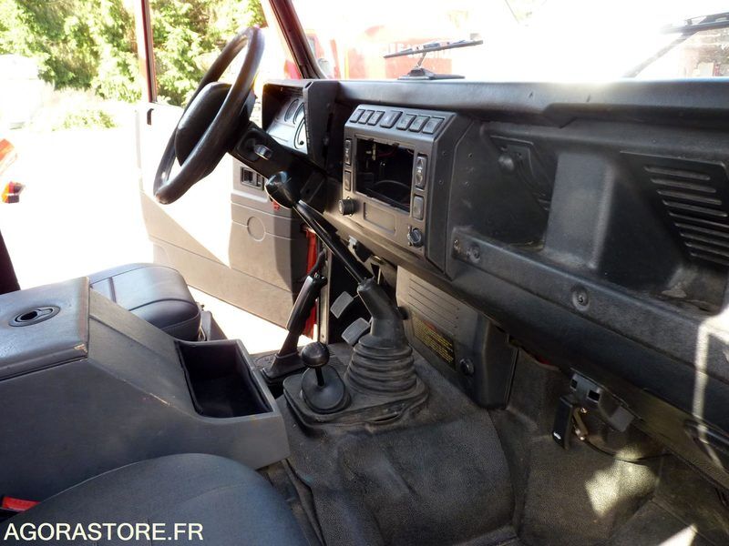 SUV Land Rover Defender Long: φωτογραφία 10 SUV Land Rover Defender Long: φωτογραφία 10