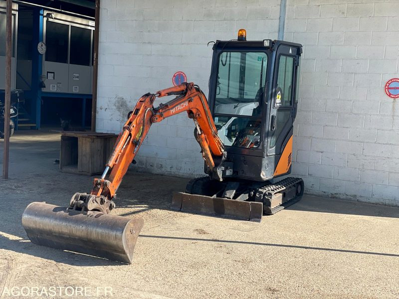 MINI-PELLE SUR CHENILLE CAOUTCHOUC HITACHI ZX17U-2 15CV 1.9T AVEC 3 GODETS - Εκσκαφέας: φωτογραφία 1 MINI-PELLE SUR CHENILLE CAOUTCHOUC HITACHI ZX17U-2 15CV 1.9T AVEC 3 GODETS - Εκσκαφέας: φωτογραφία 1
