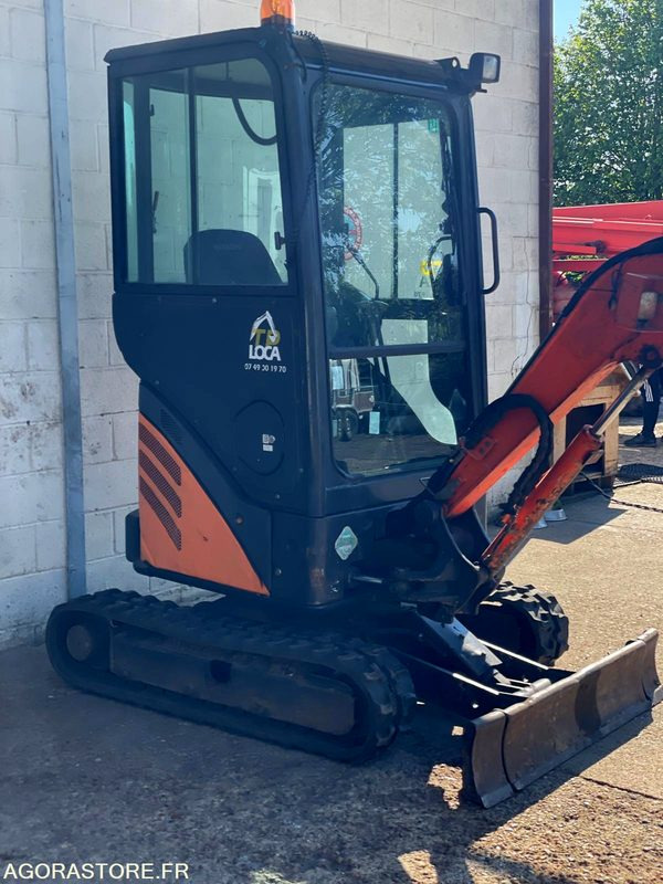 MINI-PELLE SUR CHENILLE CAOUTCHOUC HITACHI ZX17U-2 15CV 1.9T AVEC 3 GODETS - Εκσκαφέας: φωτογραφία 4 MINI-PELLE SUR CHENILLE CAOUTCHOUC HITACHI ZX17U-2 15CV 1.9T AVEC 3 GODETS - Εκσκαφέας: φωτογραφία 4