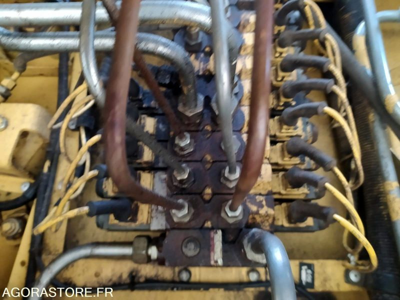 MOISSONNEUSE BATTEUSE NEW HOLLAND - 1997 - MOTEUR 4140H ET BATTEUR 5260H - Γεωργικά μηχανήματα: φωτογραφία 5 MOISSONNEUSE BATTEUSE NEW HOLLAND - 1997 - MOTEUR 4140H ET BATTEUR 5260H - Γεωργικά μηχανήματα: φωτογραφία 5