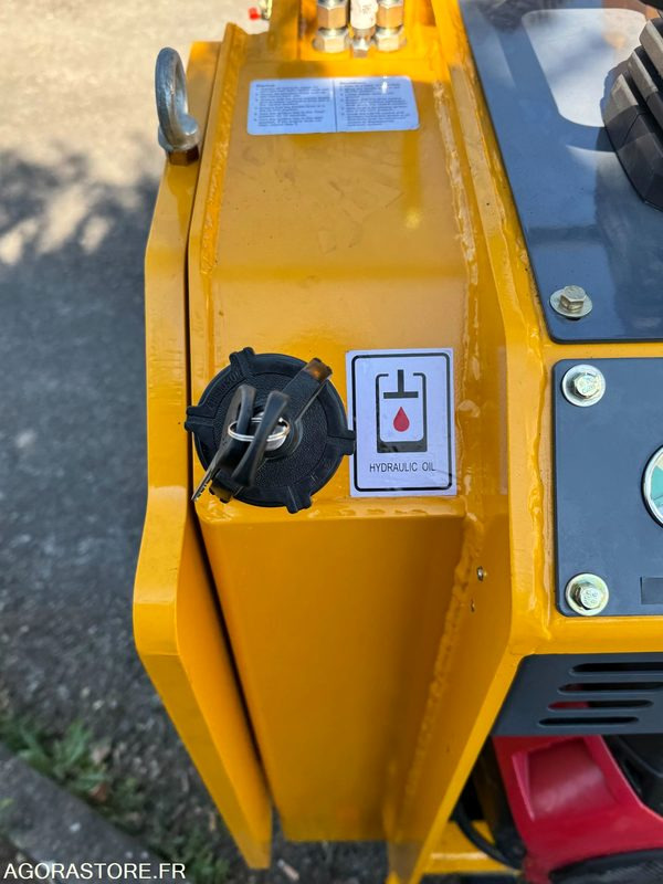 Mini chargeuse porte outils à chenilles moteur Honda 22CV. - Ερπυστριοφόρος μικρός φορτωτής: φωτογραφία 5 Mini chargeuse porte outils à chenilles moteur Honda 22CV. - Ερπυστριοφόρος μικρός φορτωτής: φωτογραφία 5