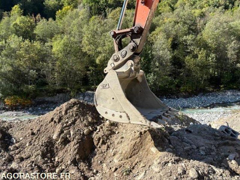 PELLE A CHENILLE ACIER HITACHI ZX130LCN-5B - Εκσκαφέας: φωτογραφία 3 PELLE A CHENILLE ACIER HITACHI ZX130LCN-5B - Εκσκαφέας: φωτογραφία 3