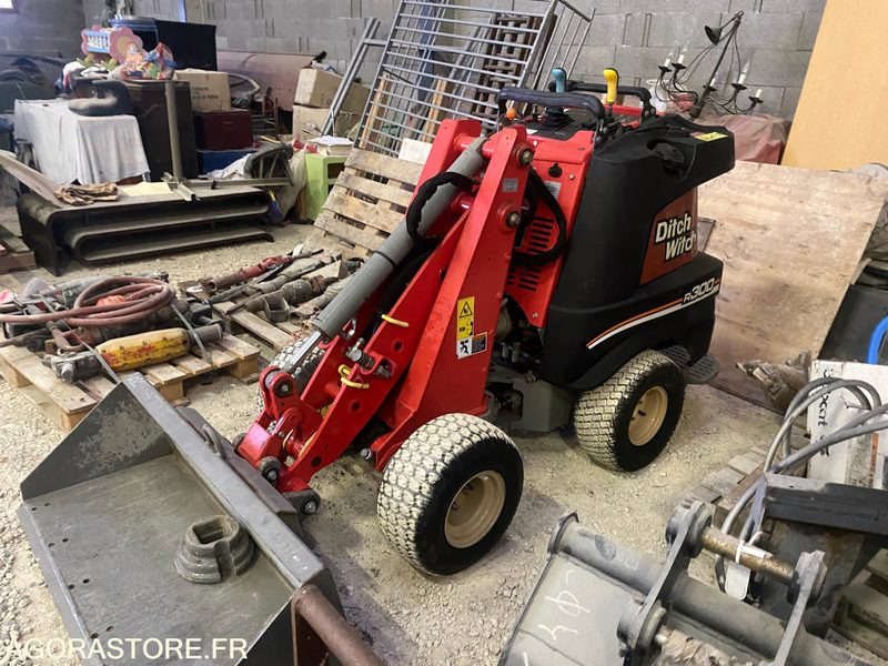 PORTE-OUTILS DITCH WITCH ZAHN R300 - Φορτωτής: φωτογραφία 1 PORTE-OUTILS DITCH WITCH ZAHN R300 - Φορτωτής: φωτογραφία 1