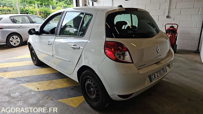 RENAULT CLIO - CA210TK - Αυτοκίνητο: φωτογραφία 4 RENAULT CLIO - CA210TK - Αυτοκίνητο: φωτογραφία 4