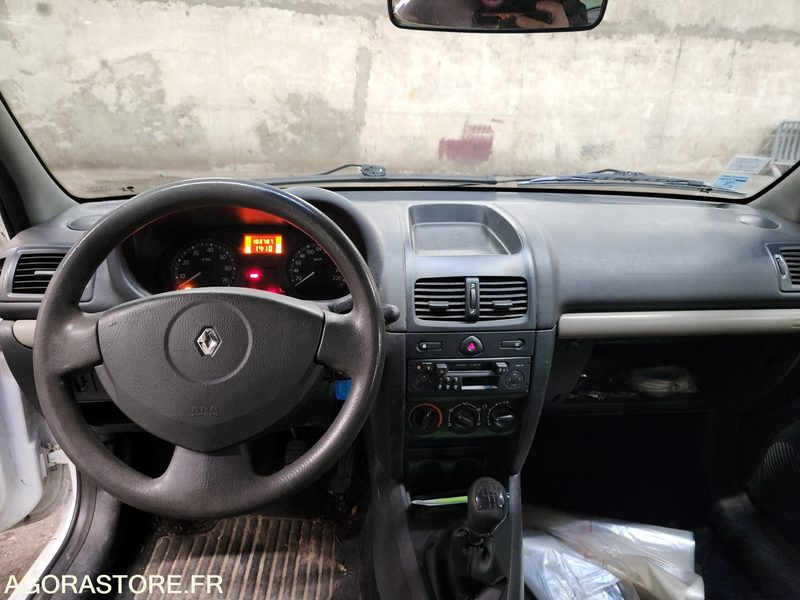 RENAULT CLIO - Αυτοκίνητο: φωτογραφία 3 RENAULT CLIO - Αυτοκίνητο: φωτογραφία 3