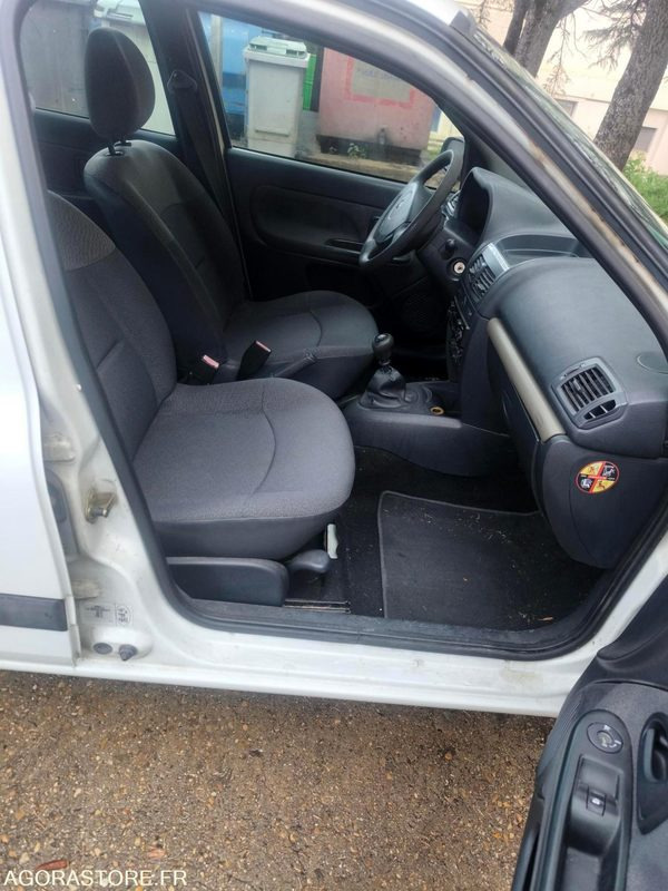 RENAULT CLIO - Αυτοκίνητο: φωτογραφία 3 RENAULT CLIO - Αυτοκίνητο: φωτογραφία 3