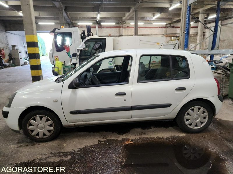RENAULT CLIO - Αυτοκίνητο: φωτογραφία 2 RENAULT CLIO - Αυτοκίνητο: φωτογραφία 2