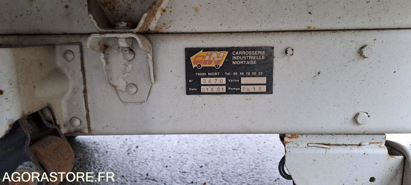 Όχημα με ανατρεπομενη καροτσα RENAULT MASCOTT PLATEAU ET CELLULE ATELIER - 213216km - 2001: φωτογραφία 7