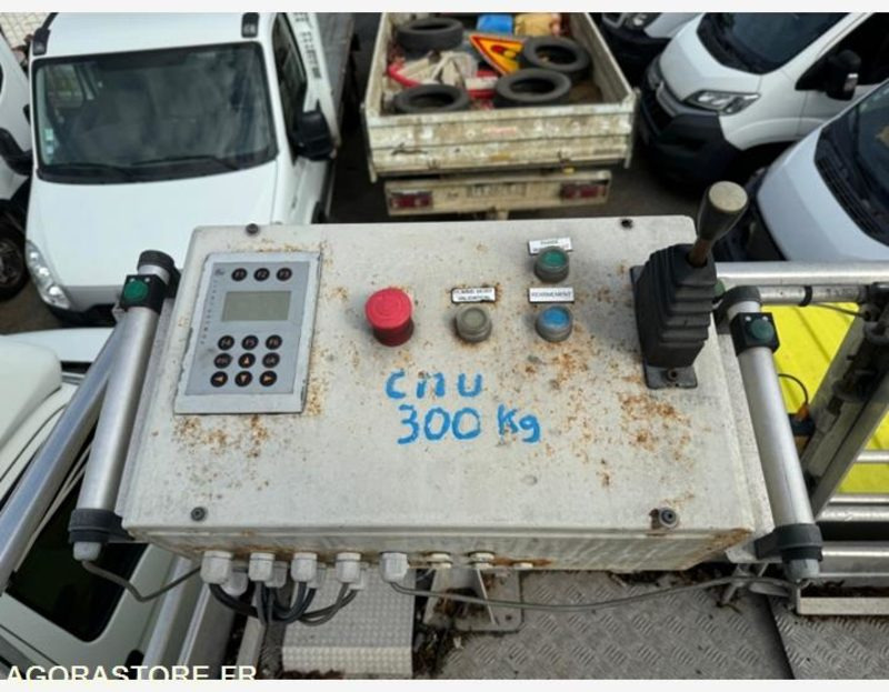 Ελαφρύ επαγγελματικό RENAULT MAXITY 2.5l 130CV NACELLE PASSERELLE ELEVATRICE - 2009 - 125 000km: φωτογραφία 7