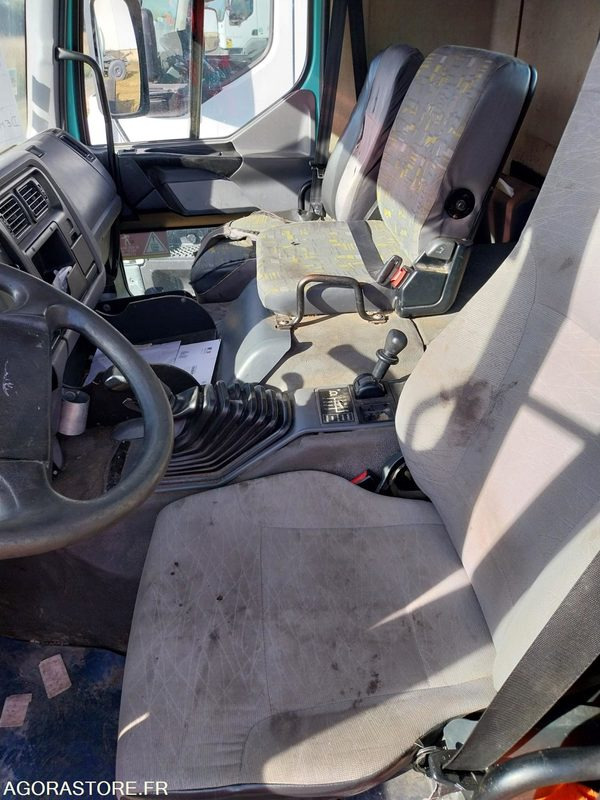 RENAULT PREMIUM 300-19 / 2001 / 816 010 km - Φορτηγό σασί: φωτογραφία 5 RENAULT PREMIUM 300-19 / 2001 / 816 010 km - Φορτηγό σασί: φωτογραφία 5