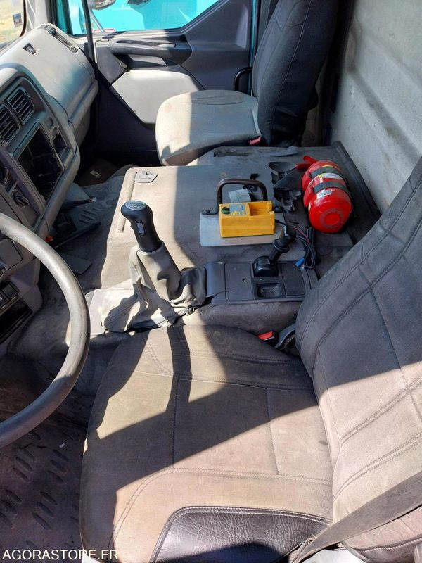 RENAULT PREMIUM 320-19 / 2005 / 445 375 km - Φορτηγό σασί: φωτογραφία 4 RENAULT PREMIUM 320-19 / 2005 / 445 375 km - Φορτηγό σασί: φωτογραφία 4