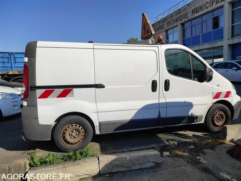 Renault Trafic II Fourgon Phase 2 L1H1 1000kg 2.0 dCi 16V 90 cv - Βαν: φωτογραφία 3 Renault Trafic II Fourgon Phase 2 L1H1 1000kg 2.0 dCi 16V 90 cv - Βαν: φωτογραφία 3