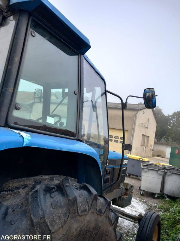 TRACTEUR NEW HOLLAND - Τρακτέρ: φωτογραφία 4 TRACTEUR NEW HOLLAND - Τρακτέρ: φωτογραφία 4