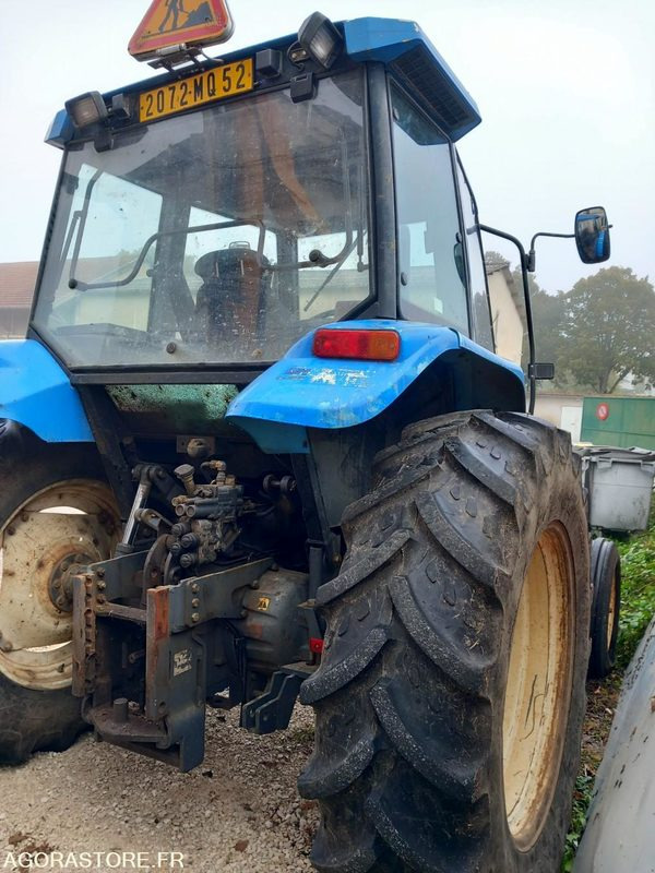 TRACTEUR NEW HOLLAND - Τρακτέρ: φωτογραφία 2 TRACTEUR NEW HOLLAND - Τρακτέρ: φωτογραφία 2