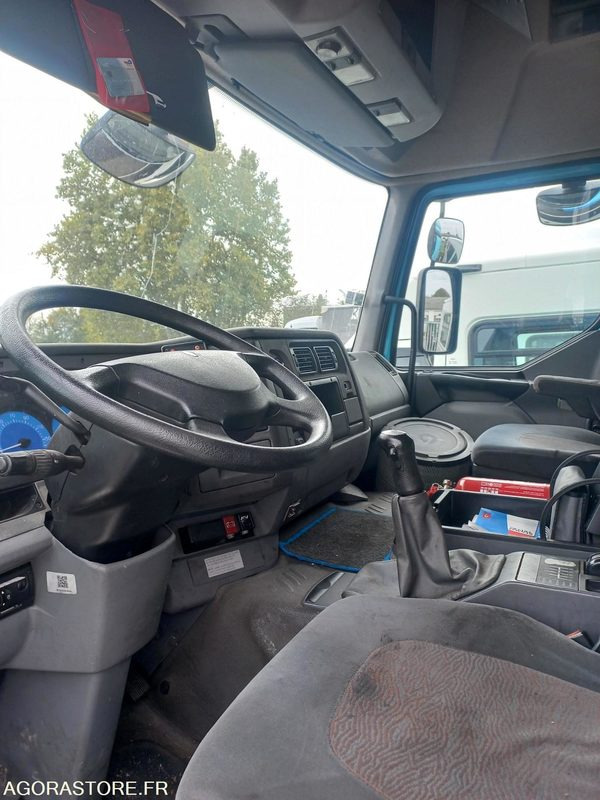 TRACTEUR RENAULT TRUCKS AVEC POMPE DK258VR (vente uniquement export) - Τράκτορας: φωτογραφία 4 TRACTEUR RENAULT TRUCKS AVEC POMPE DK258VR (vente uniquement export) - Τράκτορας: φωτογραφία 4