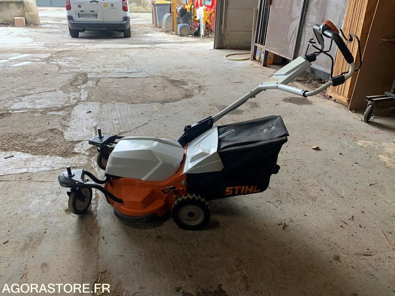 Tondeuse STIHL - Χλοοκοπτικό: φωτογραφία 1 Tondeuse STIHL - Χλοοκοπτικό: φωτογραφία 1