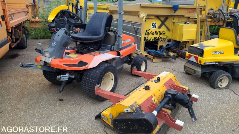 Tondeuse tractée KUBOTA F360 - 2003 - Χλοοκοπτικό: φωτογραφία 4 Tondeuse tractée KUBOTA F360 - 2003 - Χλοοκοπτικό: φωτογραφία 4