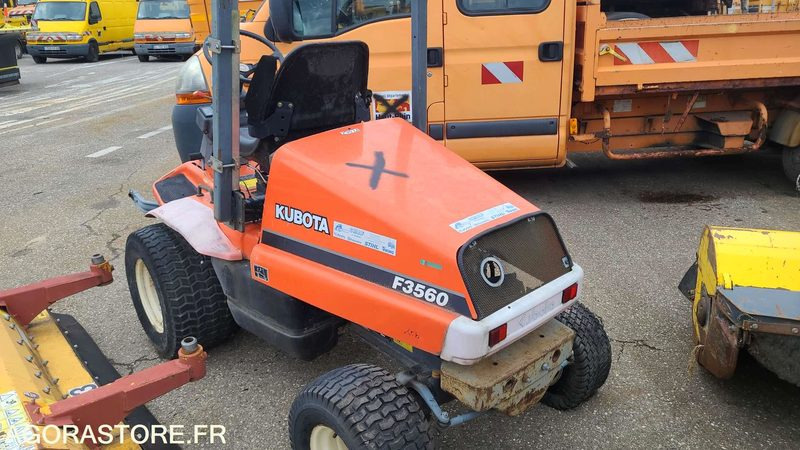 Tondeuse tractée KUBOTA F360 - 2003 - Χλοοκοπτικό: φωτογραφία 1 Tondeuse tractée KUBOTA F360 - 2003 - Χλοοκοπτικό: φωτογραφία 1