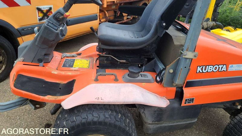 Tondeuse tractée KUBOTA F360 - 2003 - Χλοοκοπτικό: φωτογραφία 3 Tondeuse tractée KUBOTA F360 - 2003 - Χλοοκοπτικό: φωτογραφία 3