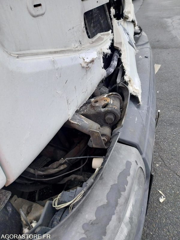 Tracteur RENAULT ADR pompe anneau liquide - 2003/ 808 664KM (ACCIDENTE) - Τράκτορας: φωτογραφία 5 Tracteur RENAULT ADR pompe anneau liquide - 2003/ 808 664KM (ACCIDENTE) - Τράκτορας: φωτογραφία 5