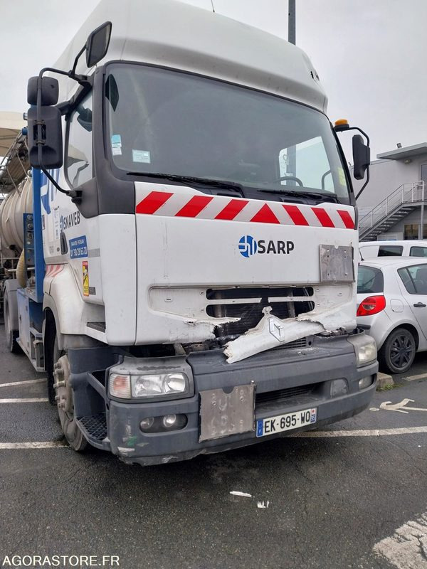 Tracteur RENAULT ADR pompe anneau liquide - 2003/ 808 664KM (ACCIDENTE) - Τράκτορας: φωτογραφία 1 Tracteur RENAULT ADR pompe anneau liquide - 2003/ 808 664KM (ACCIDENTE) - Τράκτορας: φωτογραφία 1