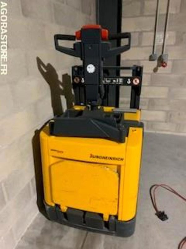 Transpalette électrique sur batteries déchargées. JUNGHEINRICH - Παλετοφόρο: φωτογραφία 1 Transpalette électrique sur batteries déchargées. JUNGHEINRICH - Παλετοφόρο: φωτογραφία 1