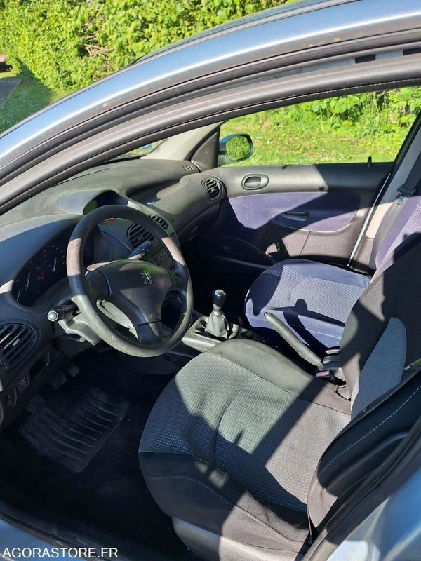 Voiture 206 bleue - Αυτοκίνητο: φωτογραφία 2 Voiture 206 bleue - Αυτοκίνητο: φωτογραφία 2