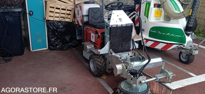 Balayeuse désherbeuse deneigeuse COCHET type GECKO automotrice 27 heures 2021 - Σάρωθρο δρόμων: φωτογραφία 1 Balayeuse désherbeuse deneigeuse COCHET type GECKO automotrice 27 heures 2021 - Σάρωθρο δρόμων: φωτογραφία 1