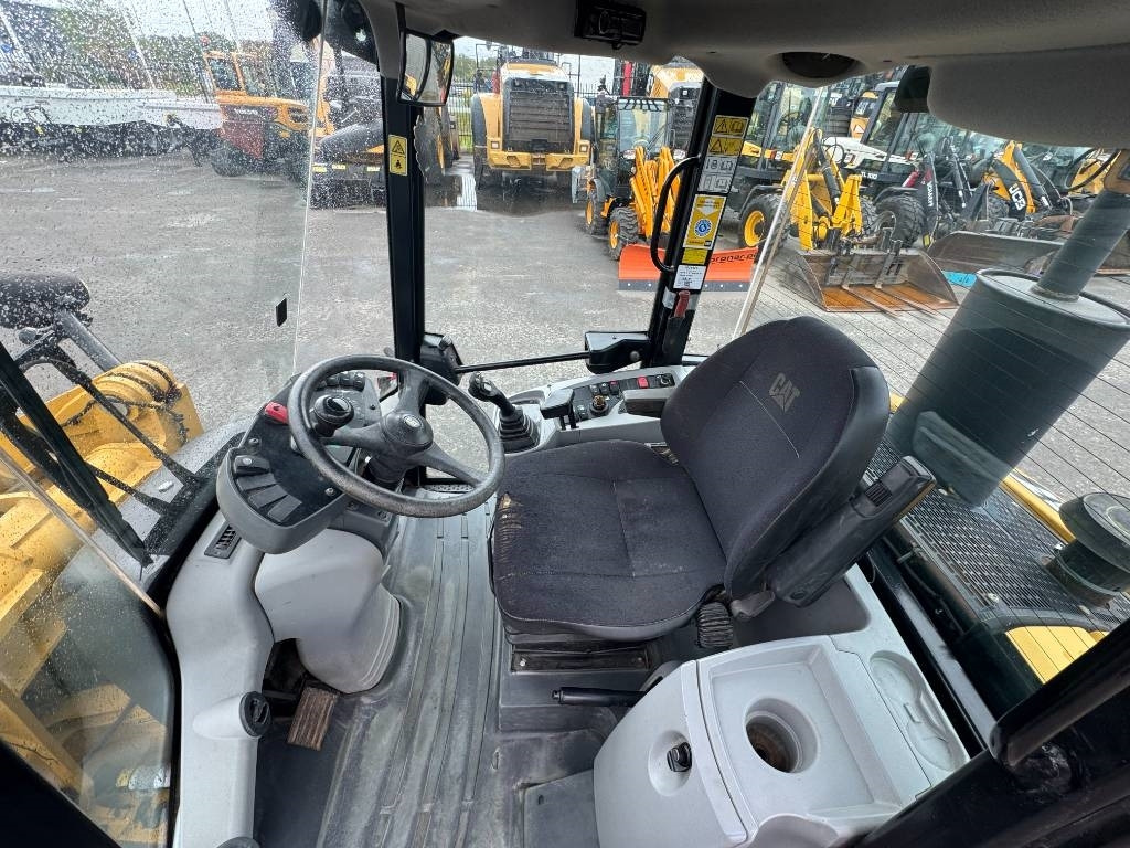Ελαστιχοφόρος φορτωτής CAT 906 H: φωτογραφία 10