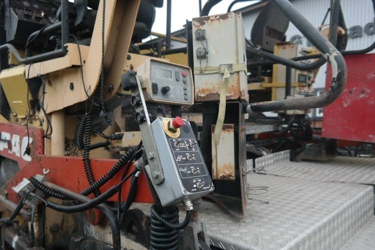 Dynapack F121 4WD - Διαστρωτήρας ασφάλτου: φωτογραφία 4 Dynapack F121 4WD - Διαστρωτήρας ασφάλτου: φωτογραφία 4