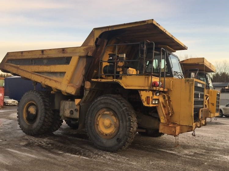 Komatsu HD405-6 - Ανατρεπόμενο όχημα μεταφοράς λατομικών υλικών: φωτογραφία 1 Komatsu HD405-6 - Ανατρεπόμενο όχημα μεταφοράς λατομικών υλικών: φωτογραφία 1