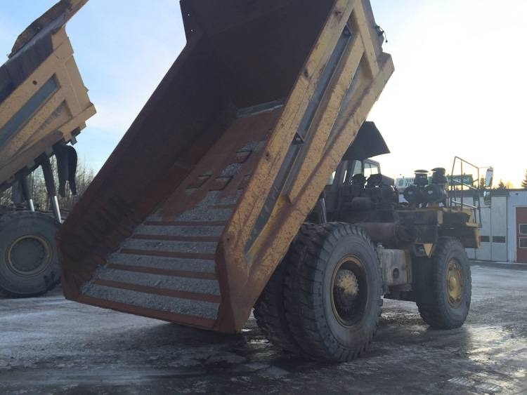 Komatsu HD405-6 - Ανατρεπόμενο όχημα μεταφοράς λατομικών υλικών: φωτογραφία 4 Komatsu HD405-6 - Ανατρεπόμενο όχημα μεταφοράς λατομικών υλικών: φωτογραφία 4