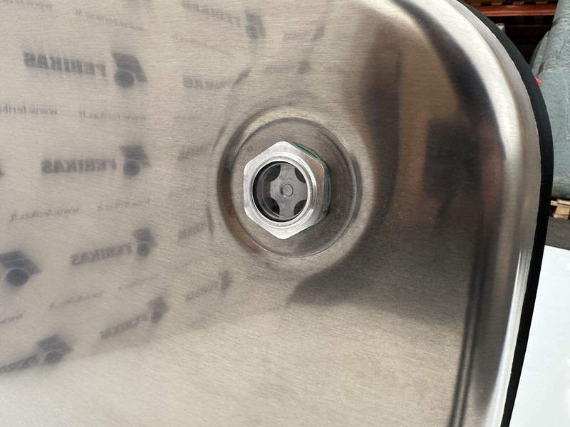 Combined oil fuel tank 200L oil tank 350L fuel tank 700x700x1250 - Ρεζερβουάρ καυσίμου για Φορτηγό: φωτογραφία 5 Combined oil fuel tank 200L oil tank 350L fuel tank 700x700x1250 - Ρεζερβουάρ καυσίμου για Φορτηγό: φωτογραφία 5