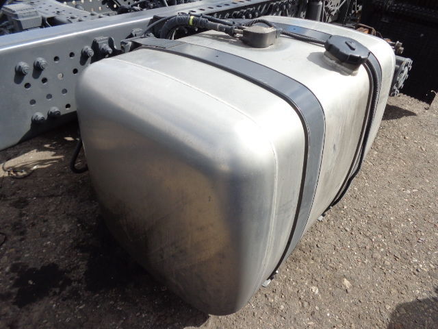 Mercedes-Benz fuel tank with brackets - Ρεζερβουάρ καυσίμου για Φορτηγό: φωτογραφία 3 Mercedes-Benz fuel tank with brackets - Ρεζερβουάρ καυσίμου για Φορτηγό: φωτογραφία 3