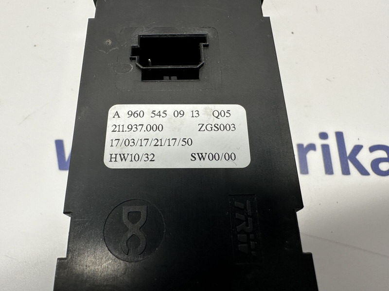 Mercedes-Benz passenger door, window control - Ταμπλό αυτοκινήτου για Φορτηγό: φωτογραφία 3 Mercedes-Benz passenger door, window control - Ταμπλό αυτοκινήτου για Φορτηγό: φωτογραφία 3