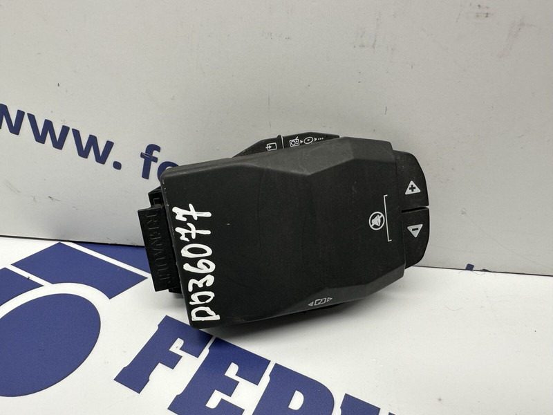 Renault radio switch - Ηλεκτρικό σύστημα για Φορτηγό: φωτογραφία 1 Renault radio switch - Ηλεκτρικό σύστημα για Φορτηγό: φωτογραφία 1