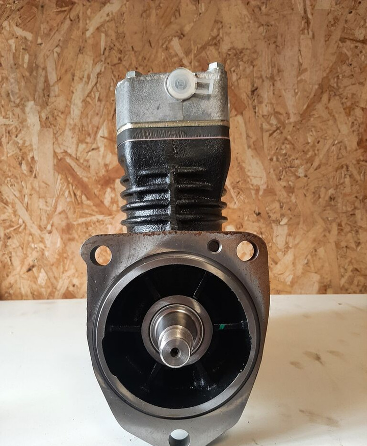 Knorr-Bremse LP 4815 LP4815 197493 S Knorr-Bremse - Κομπρεσέρ για Λεωφορείο: φωτογραφία 1 Knorr-Bremse LP 4815 LP4815 197493 S Knorr-Bremse - Κομπρεσέρ για Λεωφορείο: φωτογραφία 1