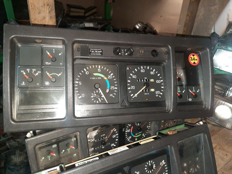 Volvo 70361832-1 . 70361831. 70329201-2 .22205475-P03. 70392912-P01/ - Ταμπλό αυτοκινήτου: φωτογραφία 1 Volvo 70361832-1 . 70361831. 70329201-2 .22205475-P03. 70392912-P01/ - Ταμπλό αυτοκινήτου: φωτογραφία 1
