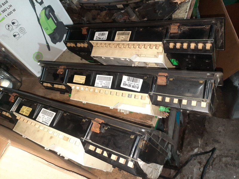 Volvo 70361832-1 . 70361831. 70329201-2 .22205475-P03. 70392912-P01/ - Ταμπλό αυτοκινήτου: φωτογραφία 3 Volvo 70361832-1 . 70361831. 70329201-2 .22205475-P03. 70392912-P01/ - Ταμπλό αυτοκινήτου: φωτογραφία 3