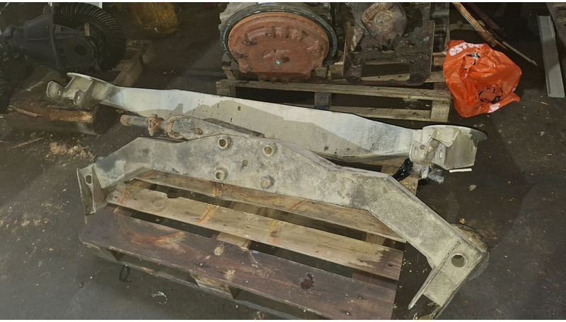 Volvo кронштейн заднего моста мерседес - Ελατήριο: φωτογραφία 4 Volvo кронштейн заднего моста мерседес - Ελατήριο: φωτογραφία 4