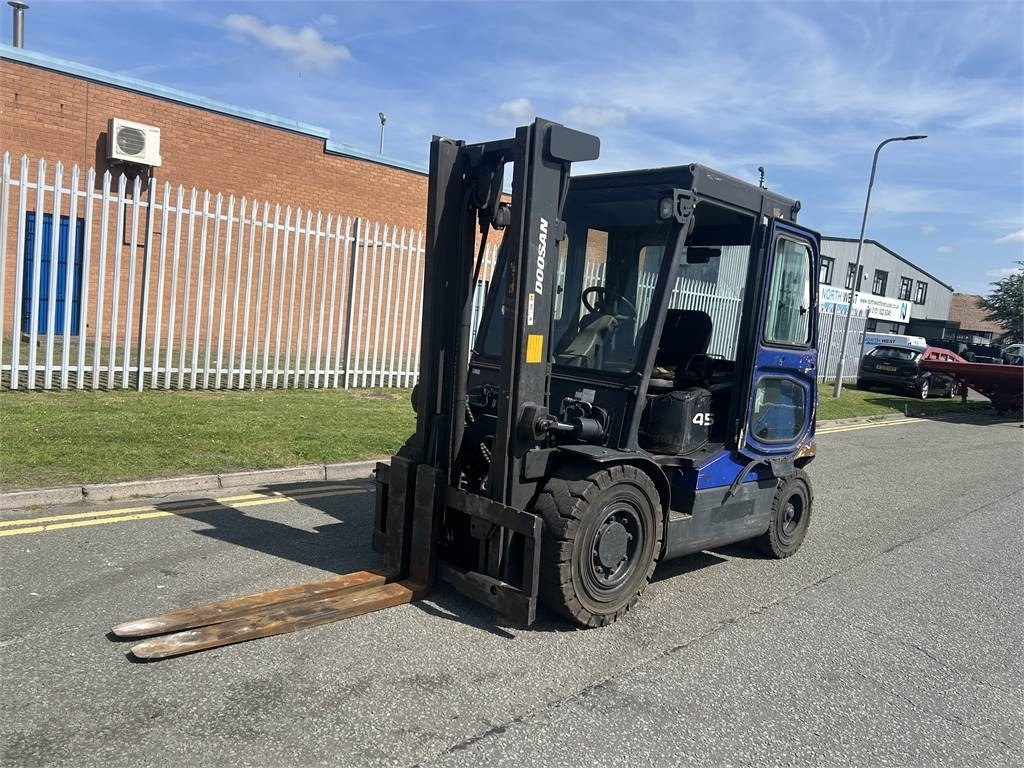 Doosan D45SC-5 - Πετρελαιοκίνητο περονοφόρο: φωτογραφία 2 Doosan D45SC-5 - Πετρελαιοκίνητο περονοφόρο: φωτογραφία 2