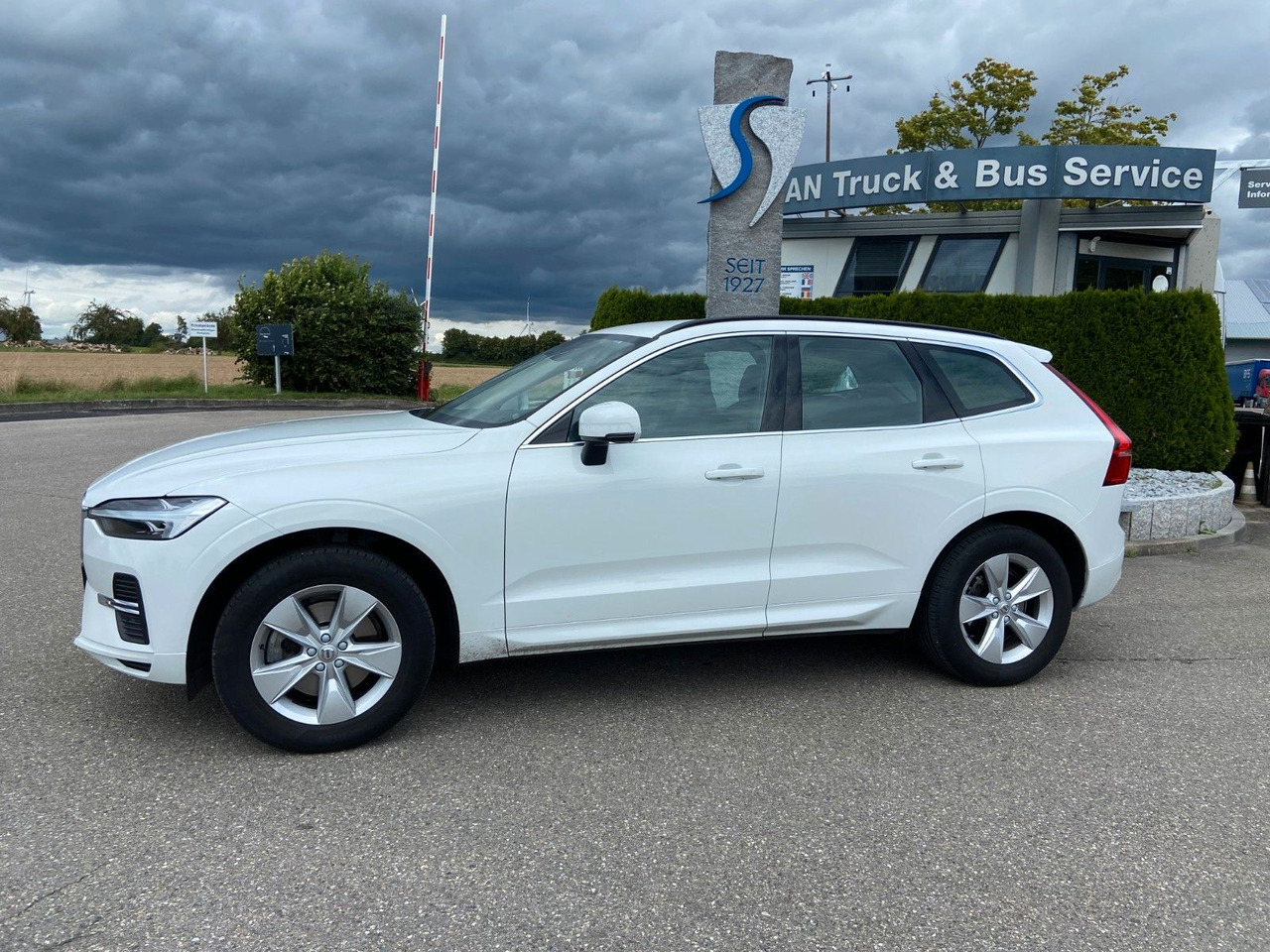 Volvo XC 60 XC60 Momentum Pro AWD - SUV: φωτογραφία 1 Volvo XC 60 XC60 Momentum Pro AWD - SUV: φωτογραφία 1