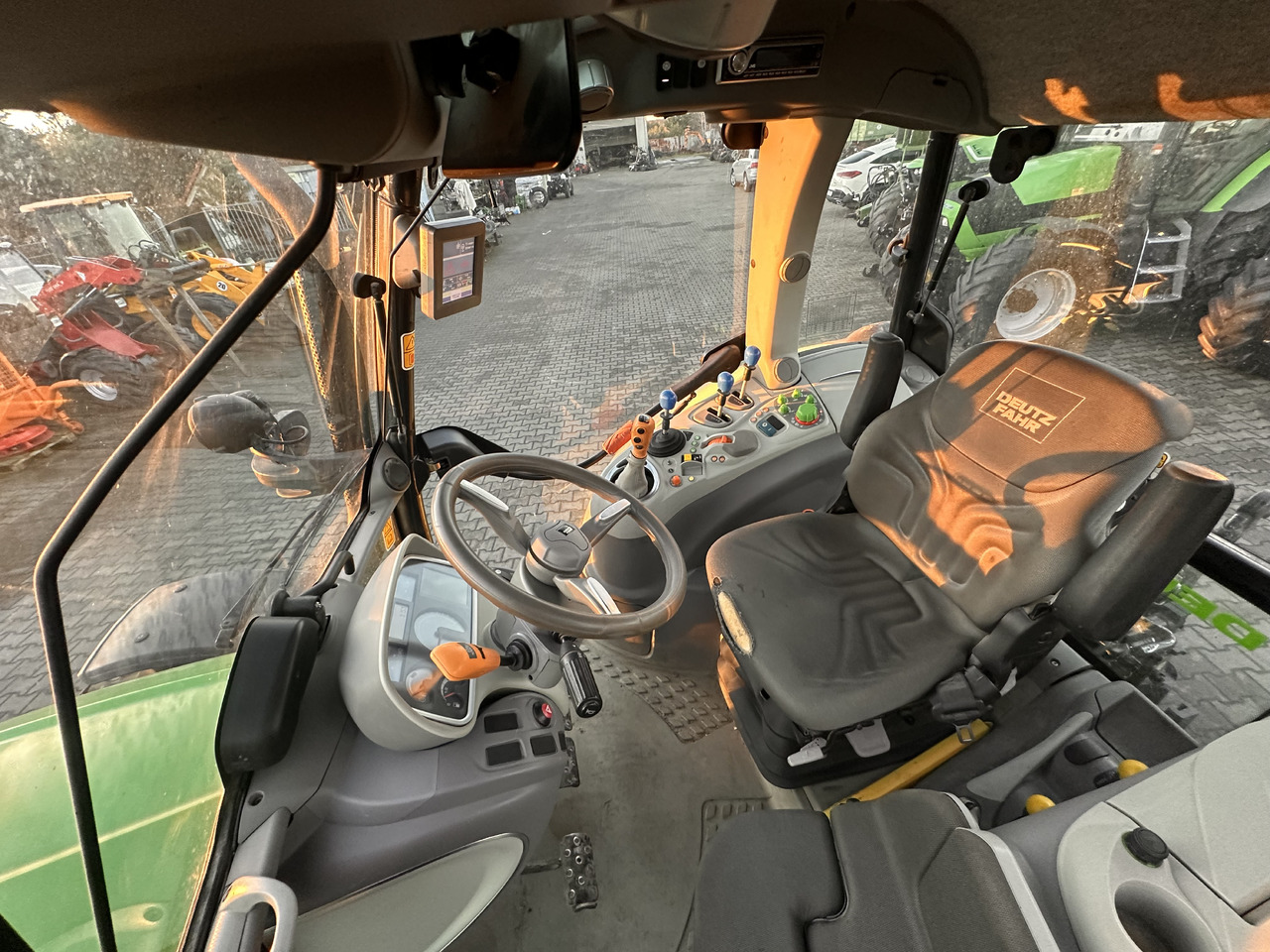 Τρακτέρ DEUTZ FAHR 5120 P: φωτογραφία 9 Τρακτέρ DEUTZ FAHR 5120 P: φωτογραφία 9