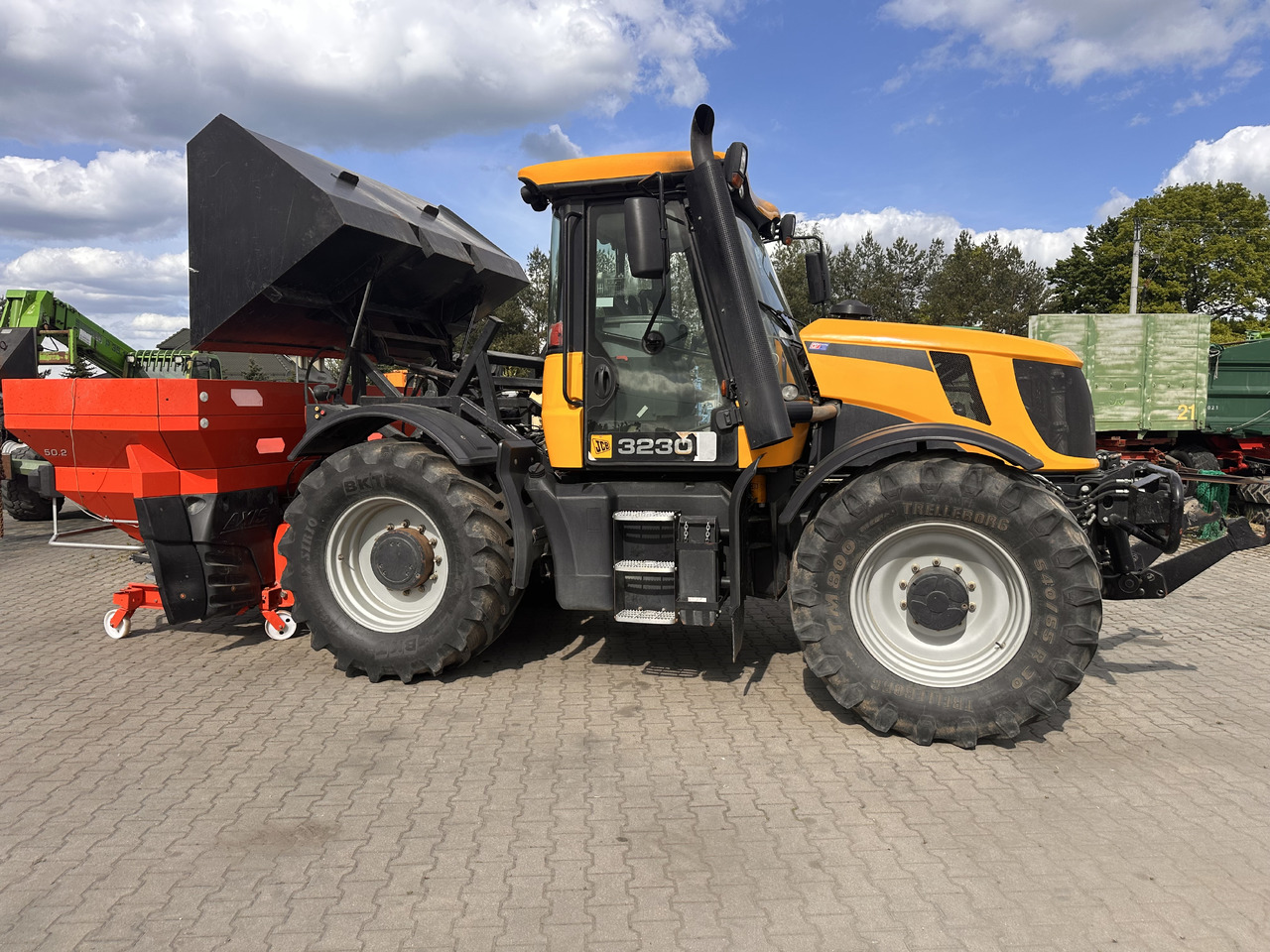 JCB FASTRAC 3230 - Τρακτέρ: φωτογραφία 1 JCB FASTRAC 3230 - Τρακτέρ: φωτογραφία 1