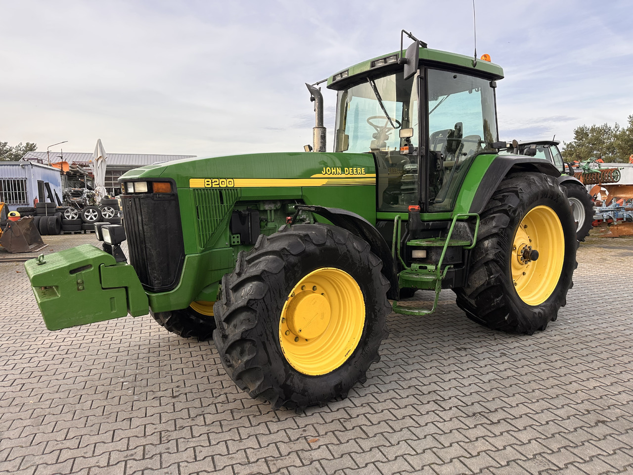 John Deere 8200 PowerShift 8.1 - Τρακτέρ: φωτογραφία 2 John Deere 8200 PowerShift 8.1 - Τρακτέρ: φωτογραφία 2